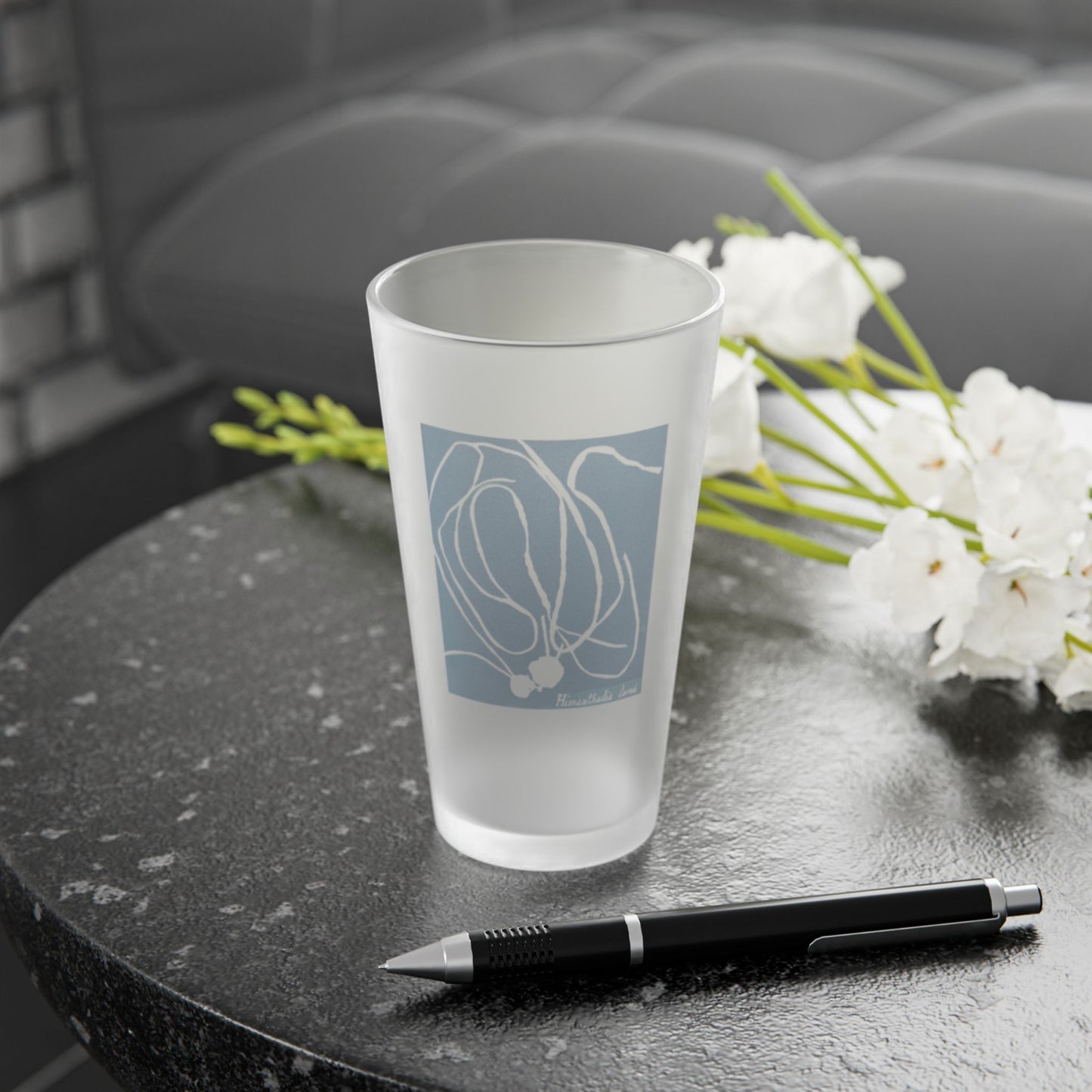 Frosted pint glass featuring Anna Atkins' cyanotype of Himanthalia Lorea from the Sumac and Pine Blueprints from the Sea collection
